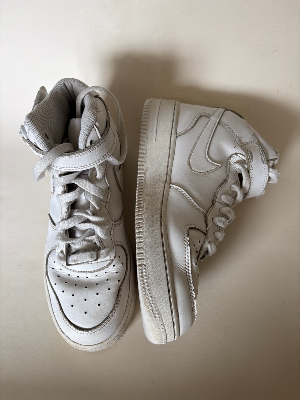 VGUC Nike Air Force 1 high top sneakers Youth 6.5 or Women’s Sz 8